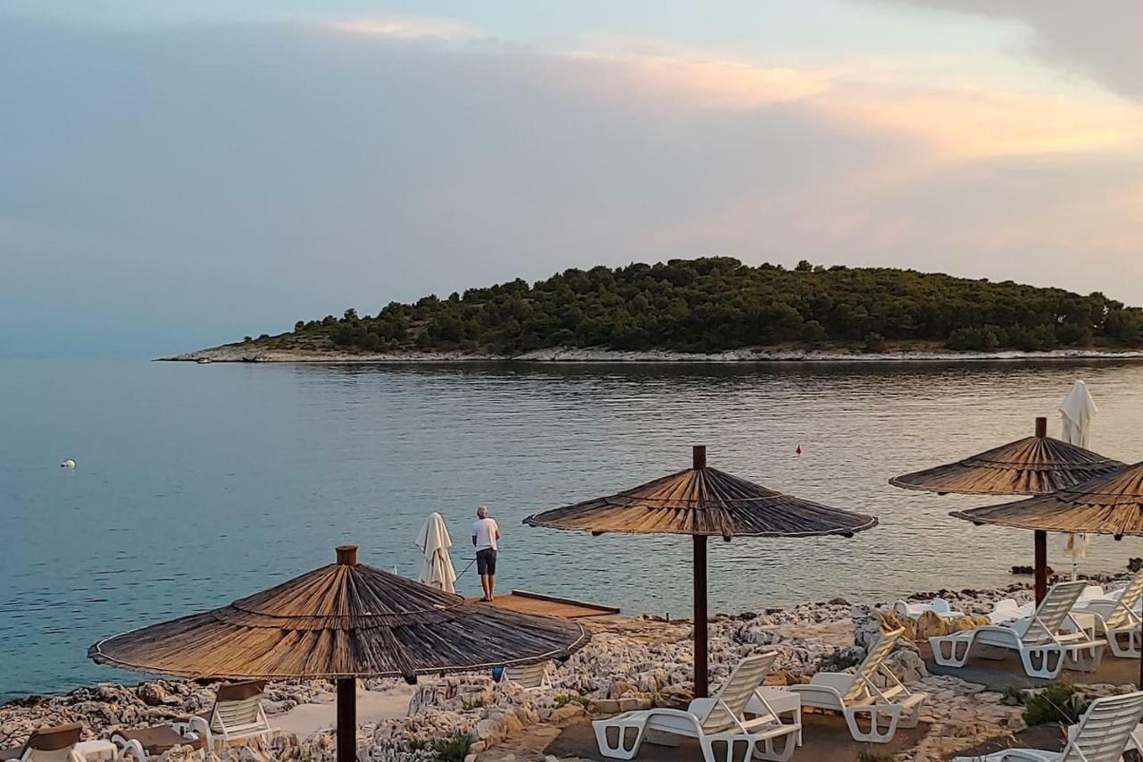 Olive Tree Apartment Zecevo โรกอซนิซา ภายนอก รูปภาพ